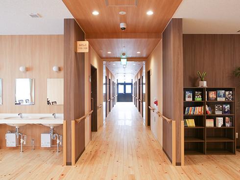 にぎやかで明るい施設です。未経験・ブランクOK。しっかりした研修があります。