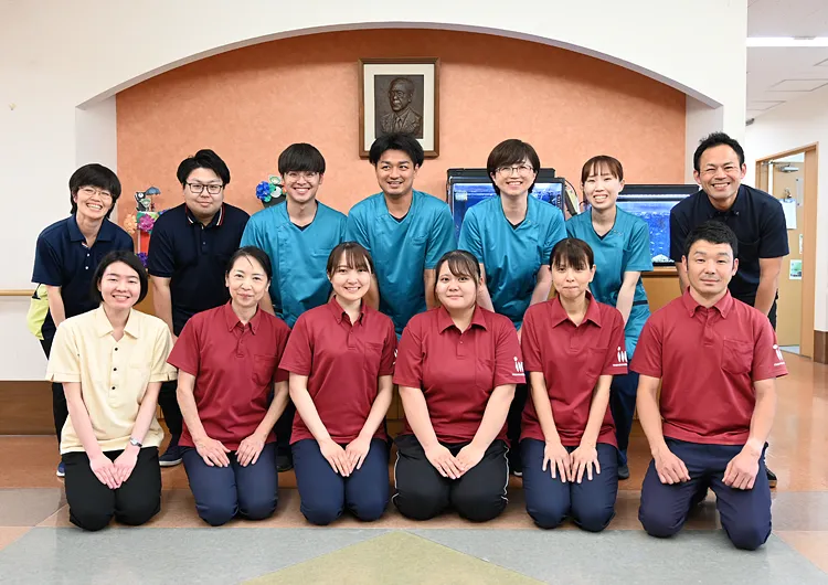 従来型・ユニット型・通所の介護を経験可能。教育体制を充実させ、新卒・第二新卒も歓迎。