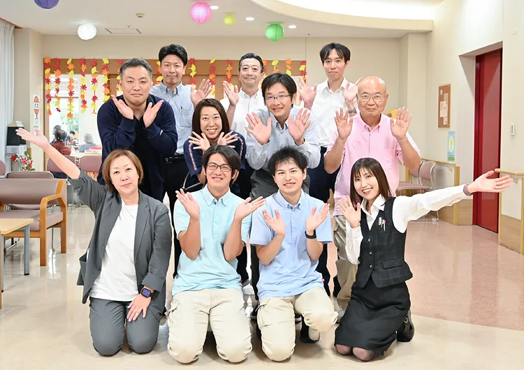 在宅支援機関を併設するユニット型特養。無資格・未経験の中高年の方の入職も歓迎。