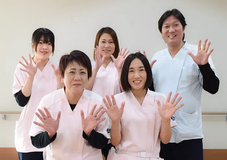 残業ほぼゼロの老健で、介護助手を採用中。無資格・未経験OKで、年齢問わず活躍できます。