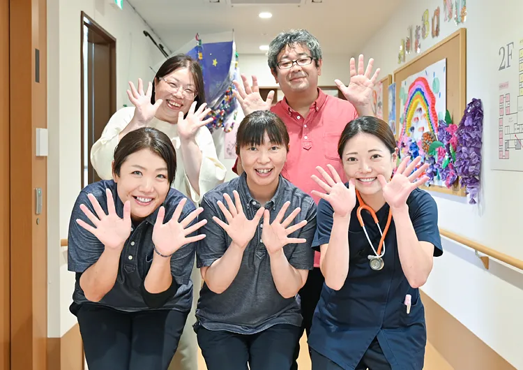 家庭的な環境で、少人数制のケアを提供する複合施設。理想のキャリア形成も、子育てとの両立も応援します。