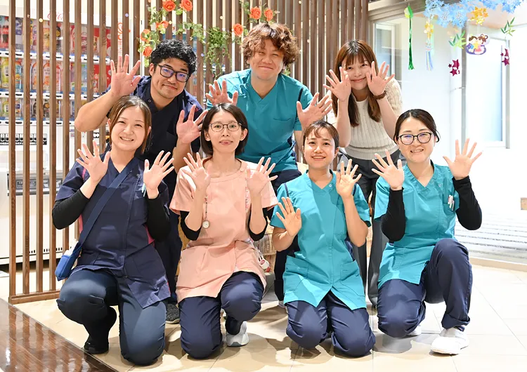 ユニットケアも従来型介護も経験できる老健。子育てサポートや資格取得支援が充実しています。